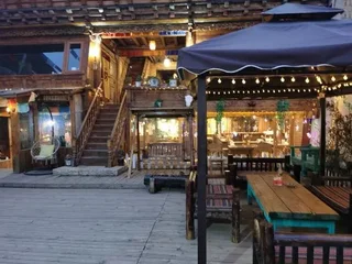 Шангри-Ла: Carefree Valley Hostel