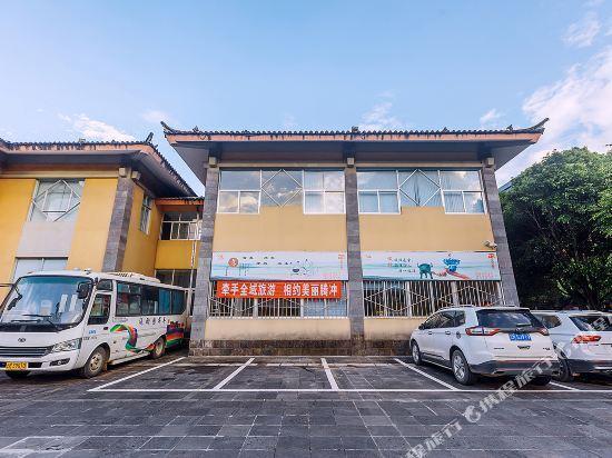 Баошань: Xingjian Business Hotel
