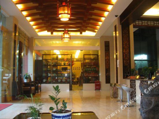 Баошань: Xingjian Business Hotel