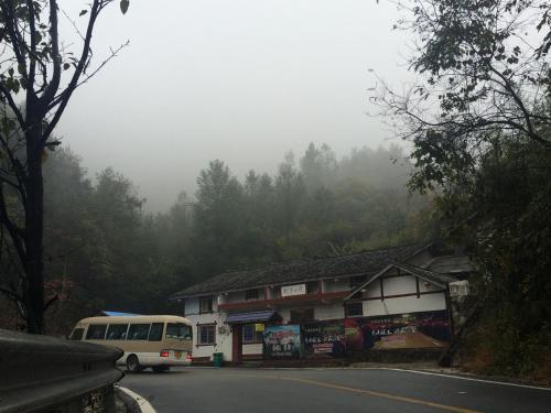 Чжанцзяцзе: Longyu Yard