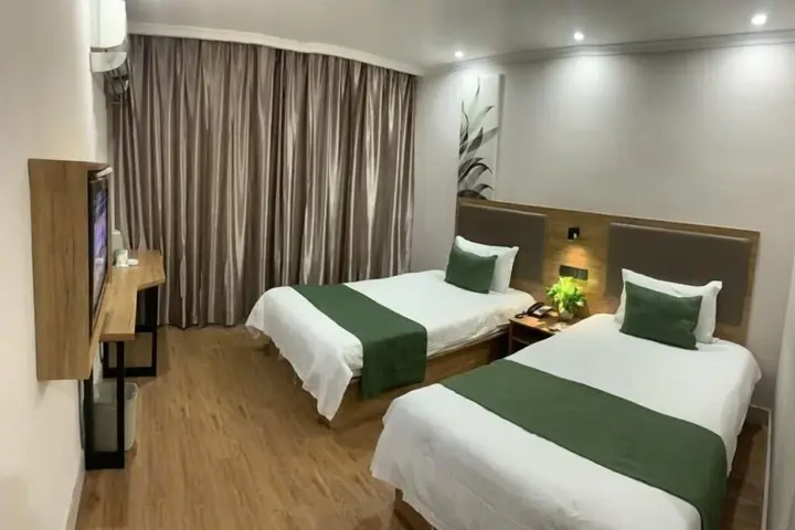 Цзинань: GreenTree Inn Jinan Tianqiao District Railway Station Square Express Hotel