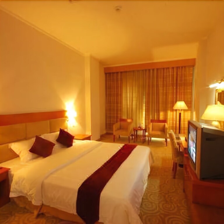 Чжаоцин: Zuiranju Holiday Hotel