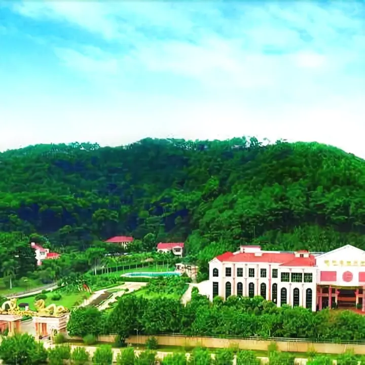 Чжаоцин: Zuiranju Holiday Hotel