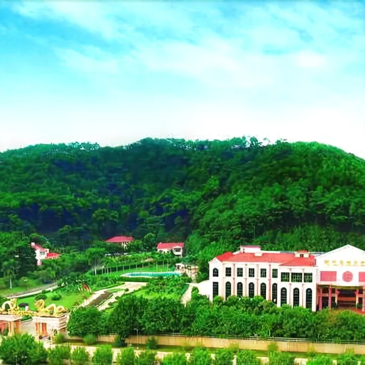 Чжаоцин: Zuiranju Holiday Hotel