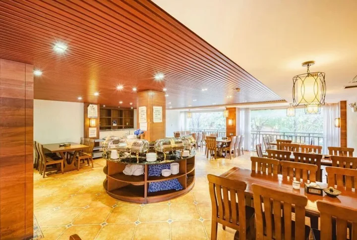 Цзинхун: Baoyu Resort