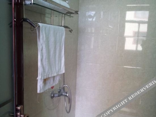 Цюйцзин: Yijia Business Hotel