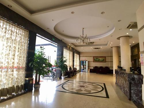 Джиангме: Enping Jinyi Business Hotel