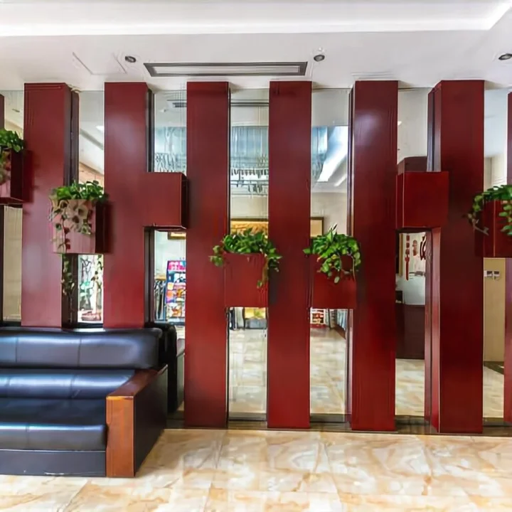 Лючжоу: Yijia Baiyun Hotel