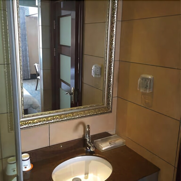 Лючжоу: Yijia Baiyun Hotel