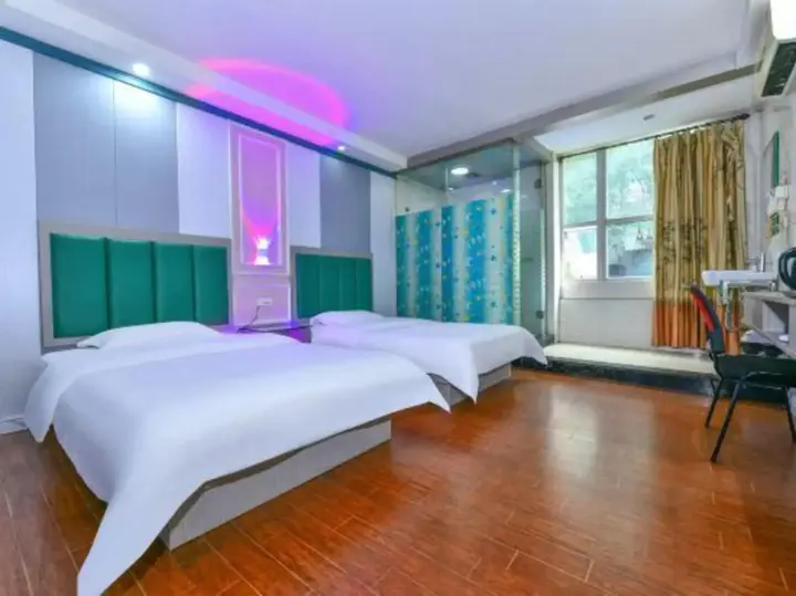 Лючжоу: Chunhe Business Hotel