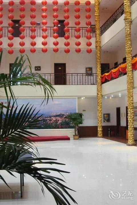 Циндао: 青岛西岭大酒店