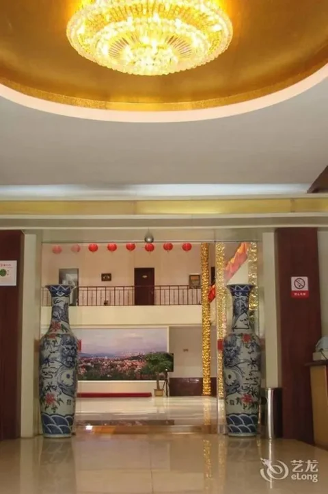 Циндао: 青岛西岭大酒店