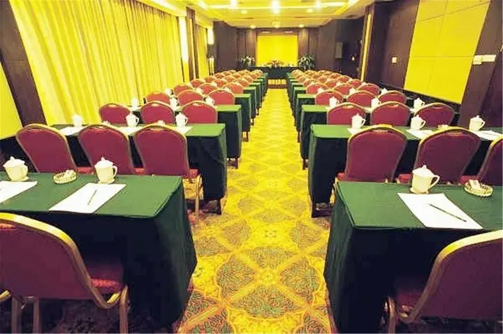 Уи: Mingzhao Hot Spring International Hotel
