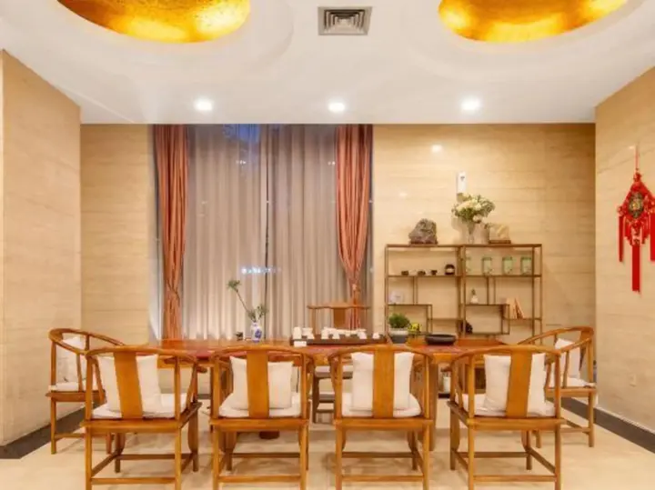Уи: Mingzhao Hot Spring International Hotel