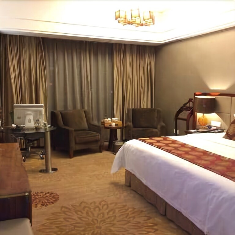 Шанграо: 瑞怡清华园大酒店(婺源高铁站店)