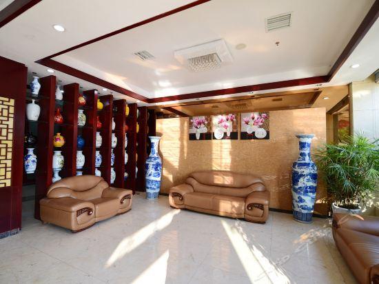 Шанграо: 瑞怡清华园大酒店(婺源高铁站店)