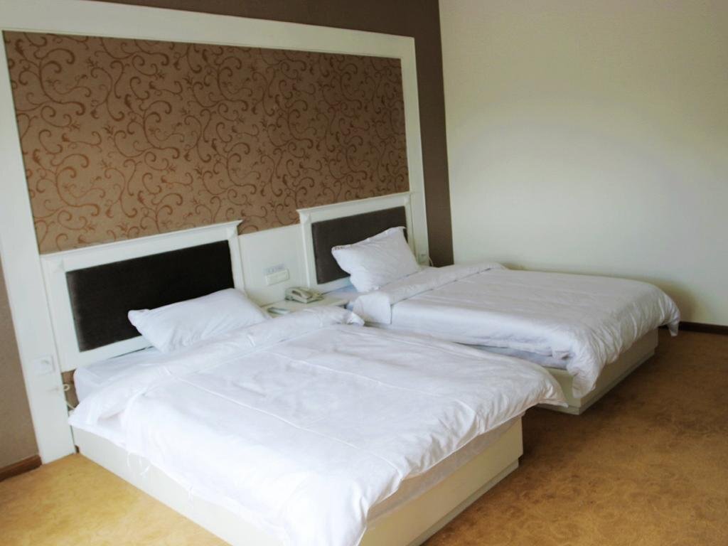 Шангри-Ла: Wuyue Scenic Area Hotel