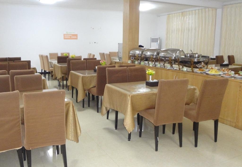 Шангри-Ла: Wuyue Scenic Area Hotel