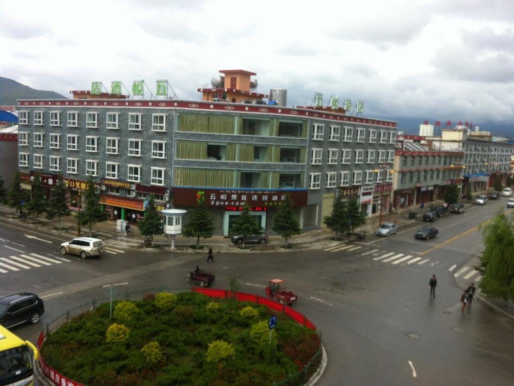 Шангри-Ла: Wuyue Scenic Area Hotel