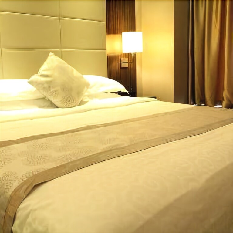 Чжуншань: Qinyuan Hotel