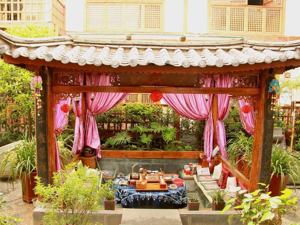 Лицзян: Lijiang V12 Inn