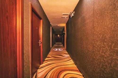 Циндао: Jingyuan Lianduo Boutique Hotel Qingdao May Fourth Square Branch