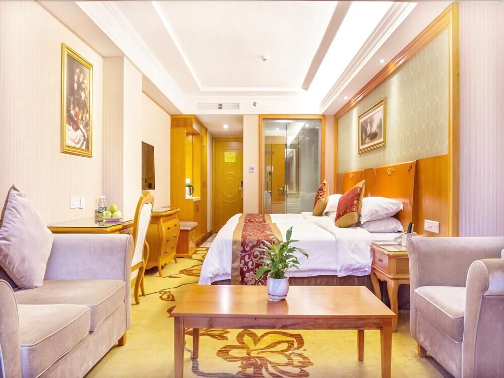 Санья: Vienna Hotel Sanya First Market