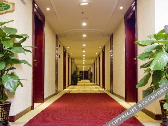 Гуйлинь: Vienna Hotel Guangxi Guilin North High-Speed Railway Station