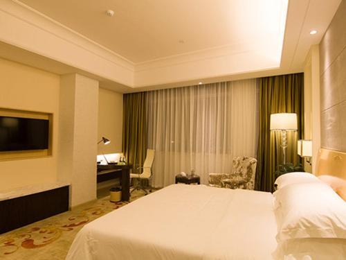Джиангме: Vienna Hotel Jiangmen Heshan Huamao