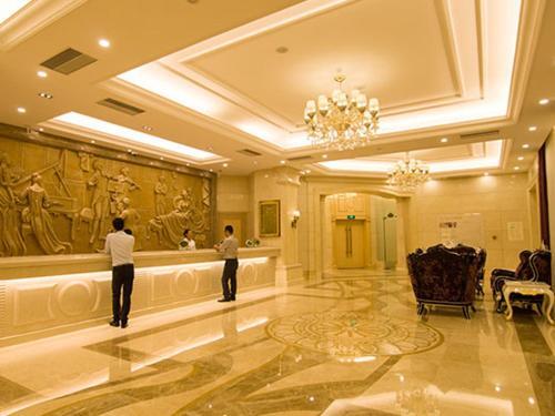 Джиангме: Vienna Hotel Jiangmen Heshan Huamao