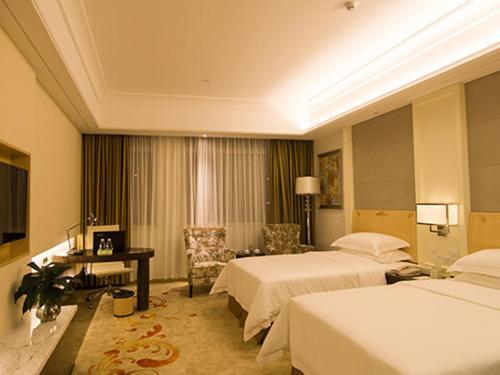 Джиангме: Vienna Hotel Jiangmen Heshan Huamao