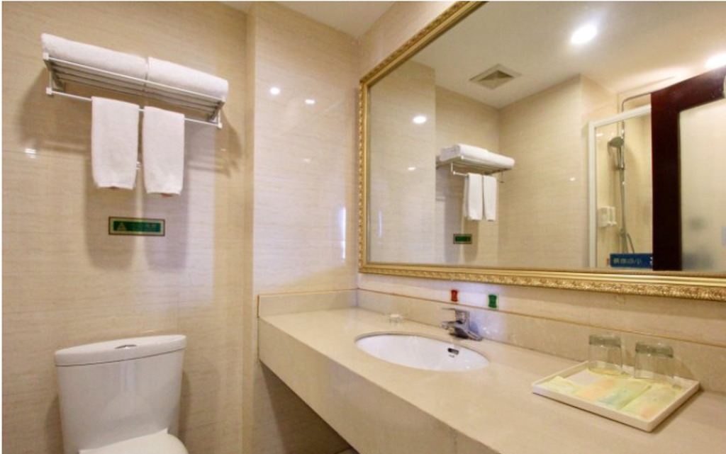 Цзясинь: Vienna Hotel Zhejiang Haining Yancang Branch