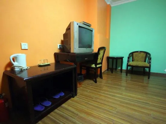 Чжуншань: Junjue Hotel
