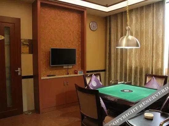 Чжуншань: Zhongshan Haolong Business Hotel