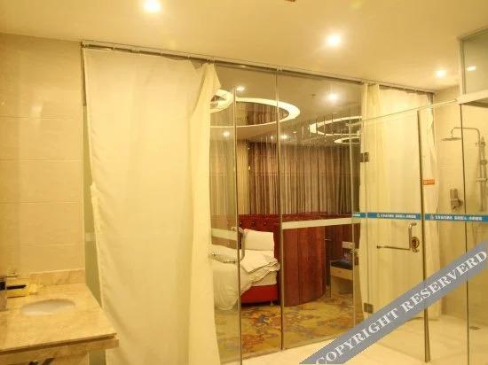 Чжуншань: Zhongshan Haolong Business Hotel