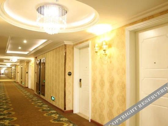 Чжуншань: Zhongshan Haolong Business Hotel