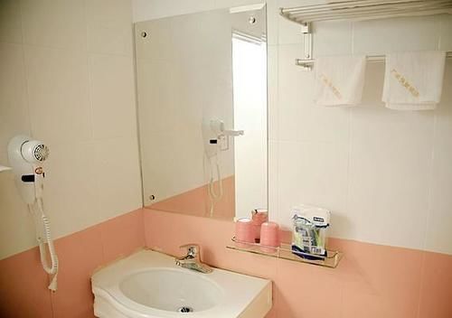 Чжуншань: Guangming Express Hotel