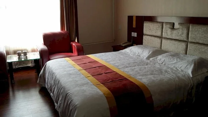 Вэйнань: Jingyuan Hotel - Huayin