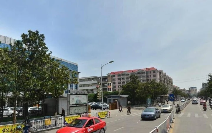 Синьян: Xinyang East Earl Hotel