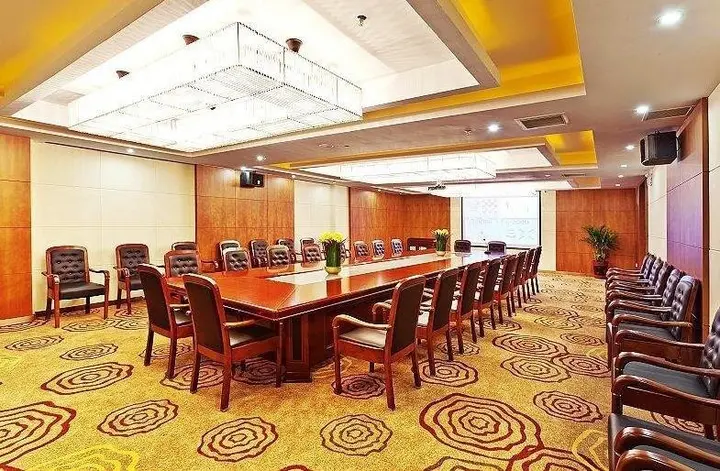 Синьян: Xinyang East Earl Hotel