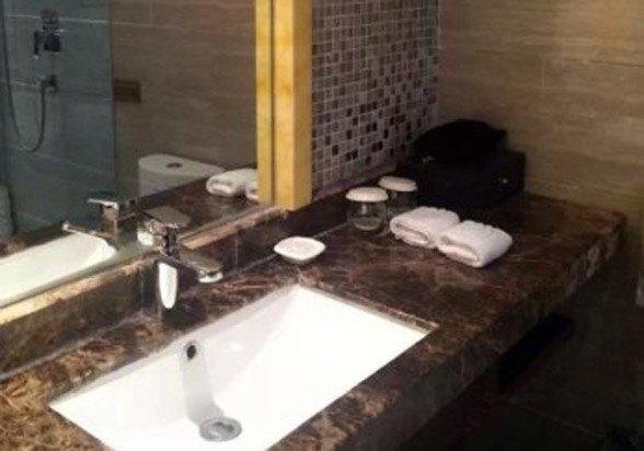 Синьян: Xinyang East Earl Hotel