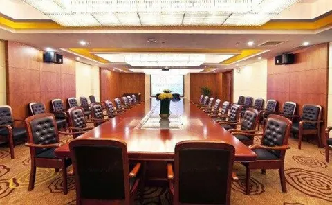Синьян: Xinyang East Earl Hotel