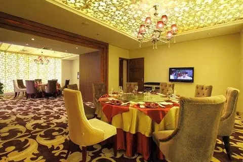 Синьян: Xinyang East Earl Hotel
