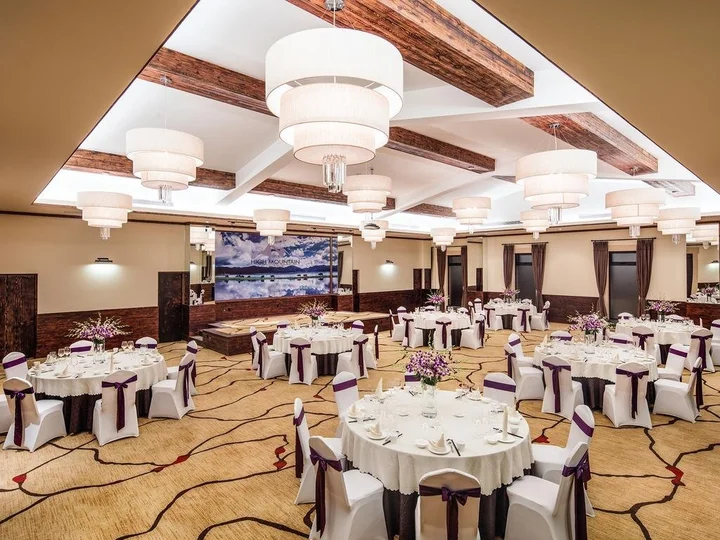 Шангри-Ла: High Mountain Resort Shangri-la
