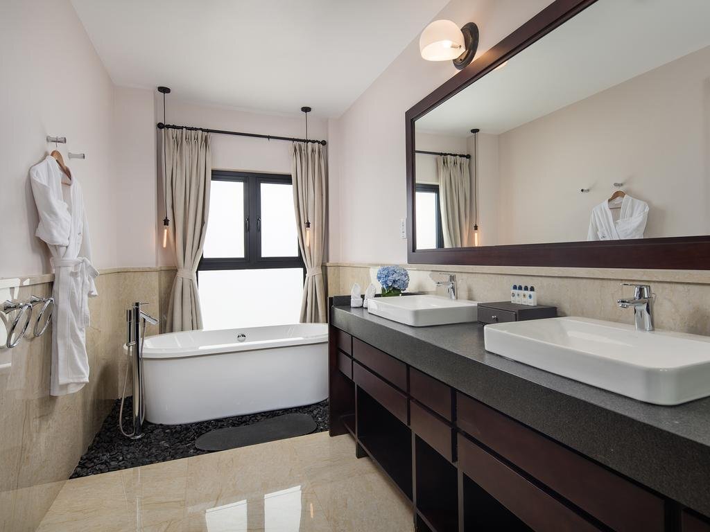 Шангри-Ла: High Mountain Resort Shangri-la