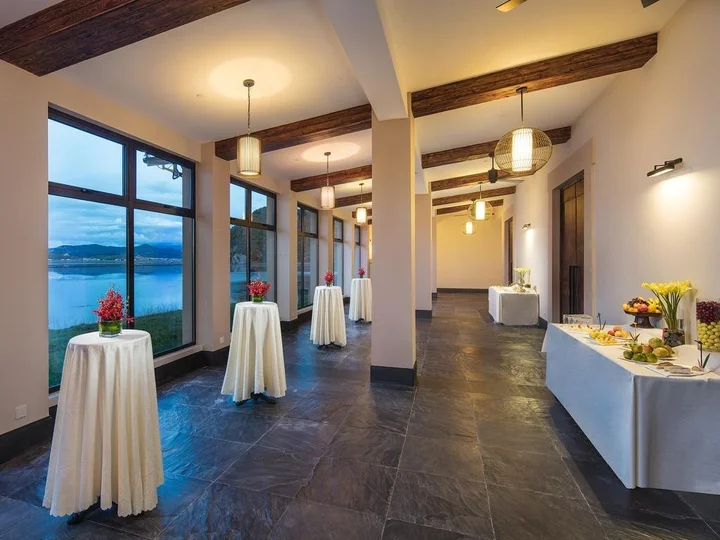 Шангри-Ла: High Mountain Resort Shangri-la