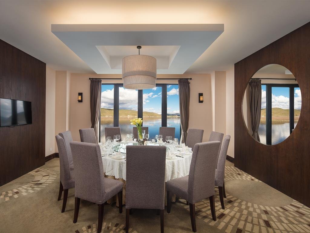 Шангри-Ла: High Mountain Resort Shangri-la