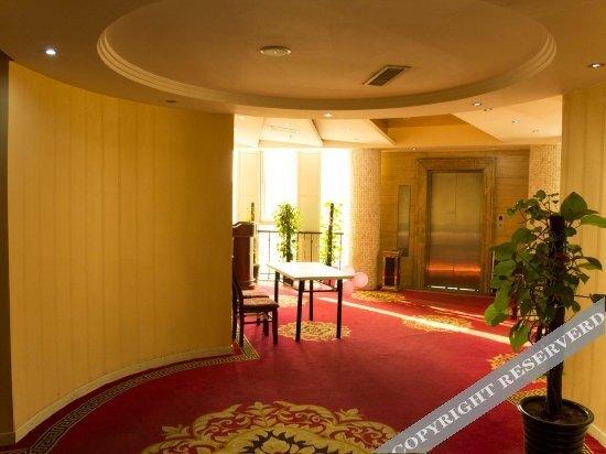 Таншань: Riyuexing Business Hotel