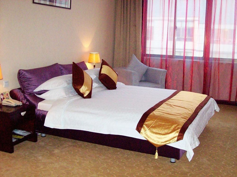 Ляньюньган: Dongyuan International Hotel