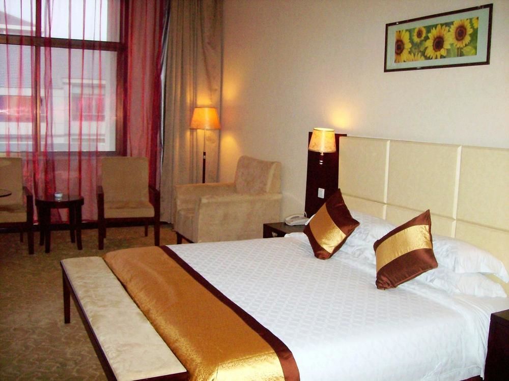 Ляньюньган: Dongyuan International Hotel